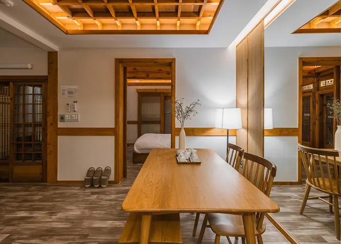 Luxury Hanok The Bukchon Noble Villa Seoel
